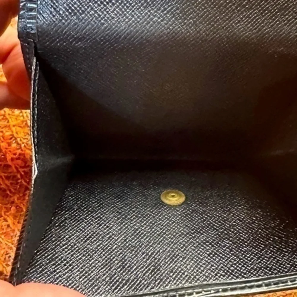 Louis Vuitton Malletier Epi Leather Elise Wallet. Black